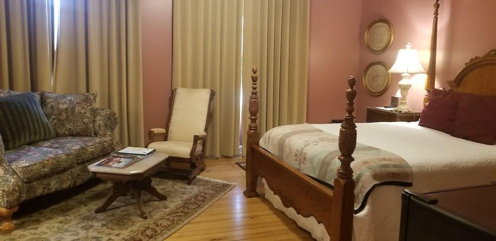 Downtown Guest Quarters Hotel photo 57