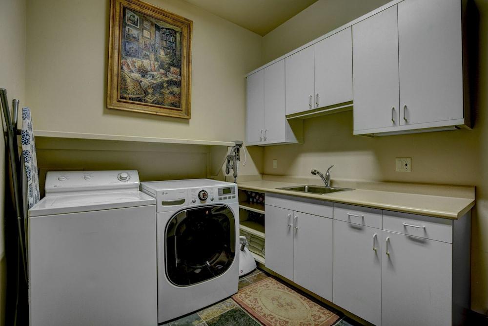 Snowberry by Elevation Accommodations photo 49