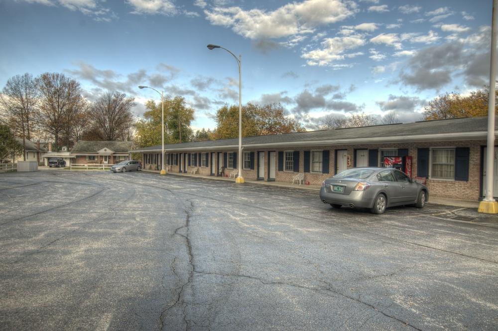 Budget Host Three Crowns Motor Lodge photo 32