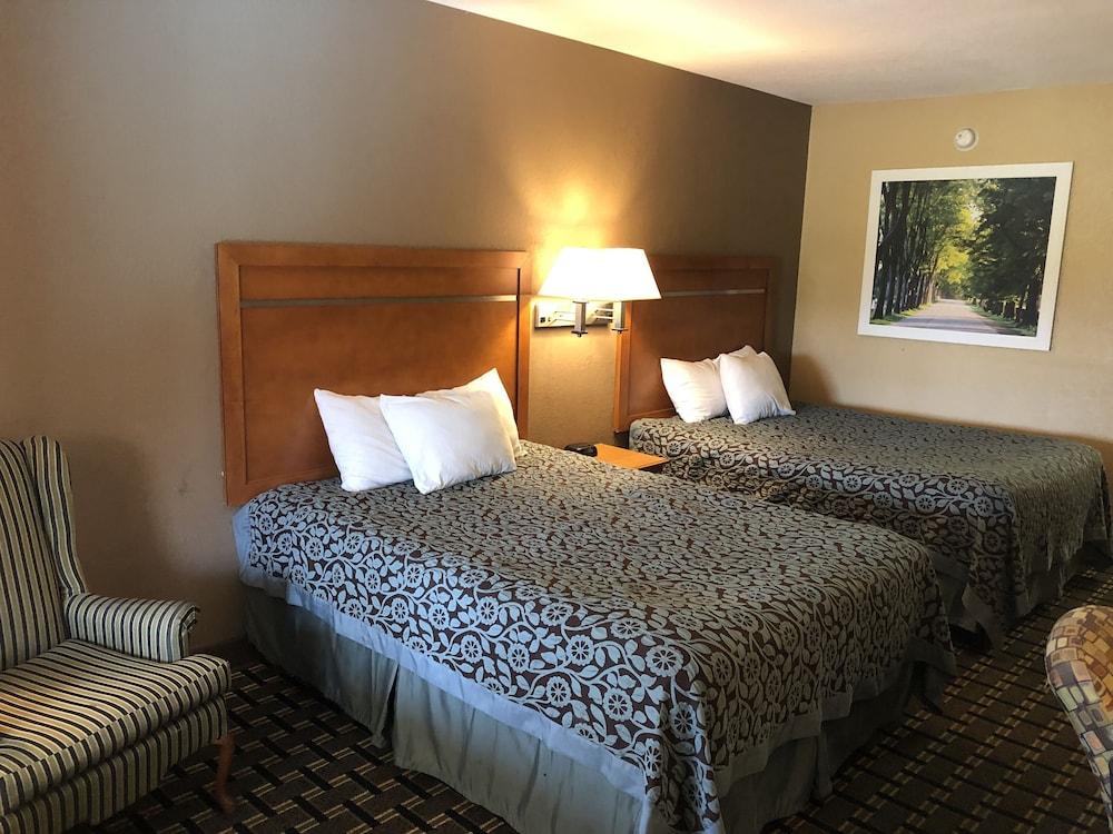 Days Inn by Wyndham Columbus photo 28