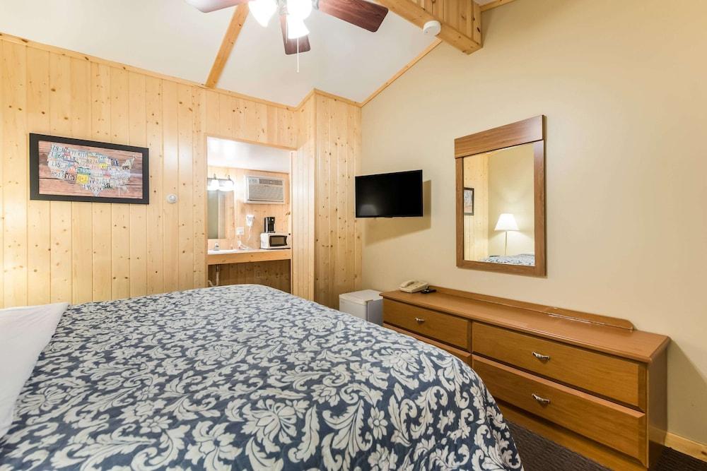 Econo Lodge Rice Lake photo 18