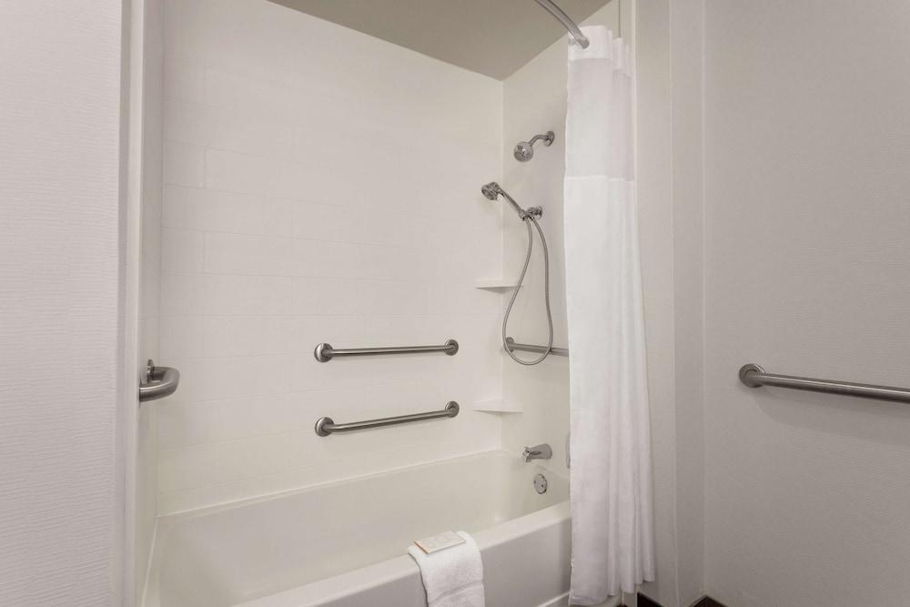Hampton Inn & Suites Montgomery-EastChase photo 40