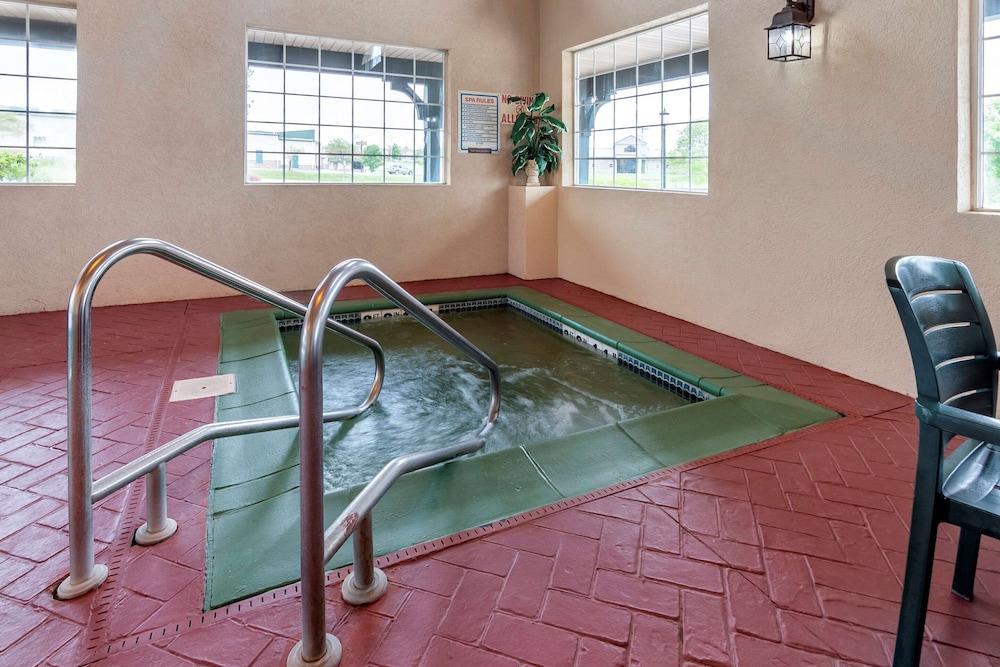 Comfort Inn Warrensburg Station photo 3