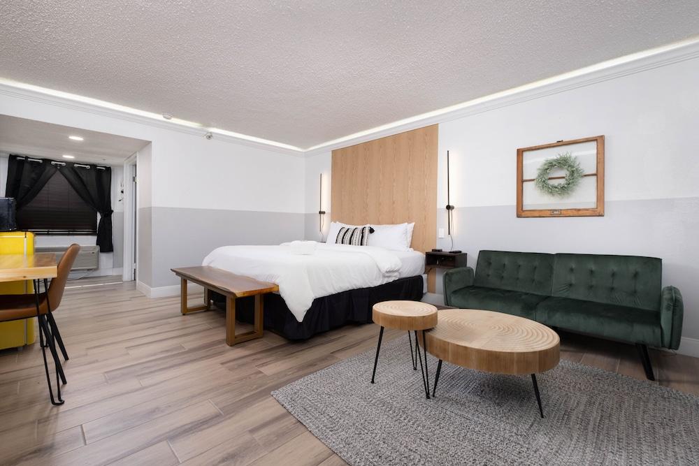 The Cactus Cove Inn and Suites photo 29