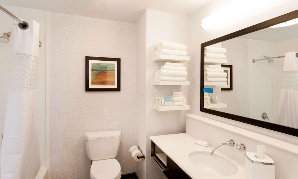 Hampton Inn & Suites Duluth North/Mall Area photo 18