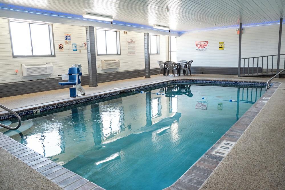 Victorian Inn & Suites photo 44