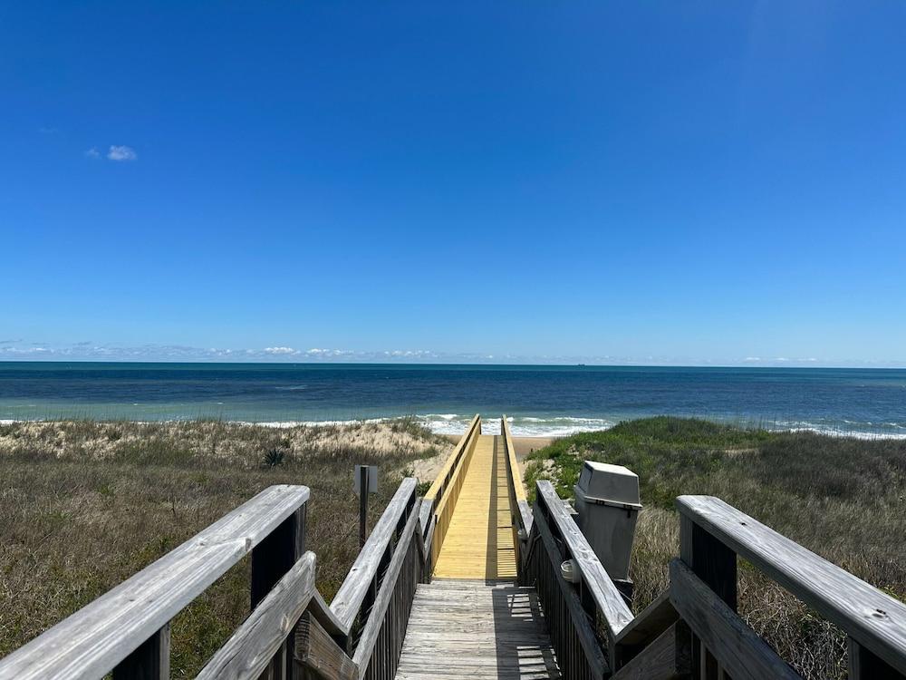 Outer Banks Beach Club photo 55