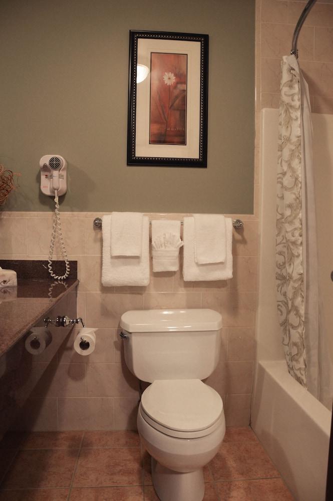 Belvedere Inn photo 34