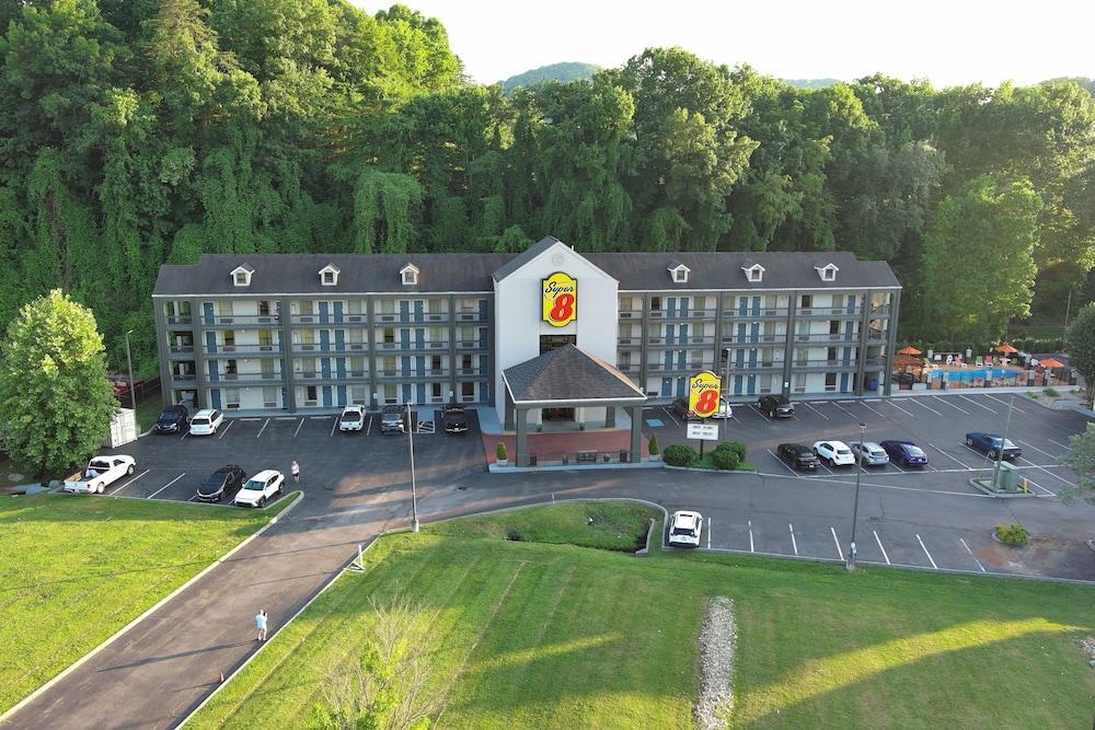 Super 8 by Wyndham Pigeon Forge Dollywood Lane photo 34