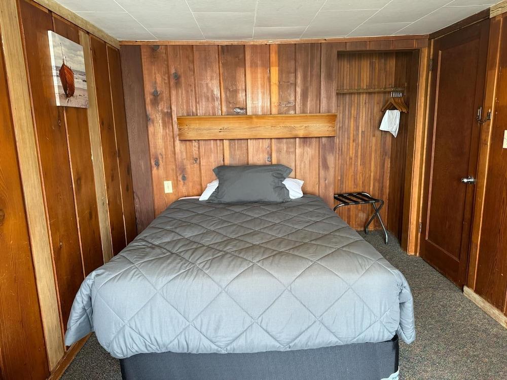 Sunset Oceanfront Lodging photo 15