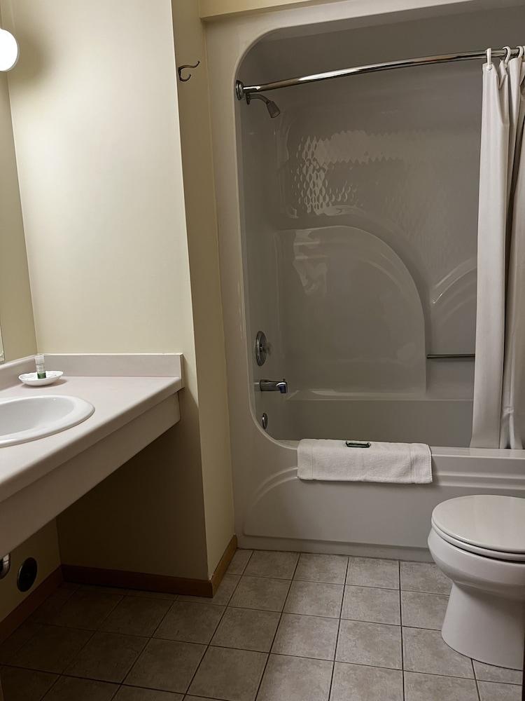 Budget Host Inn & Suites photo 2
