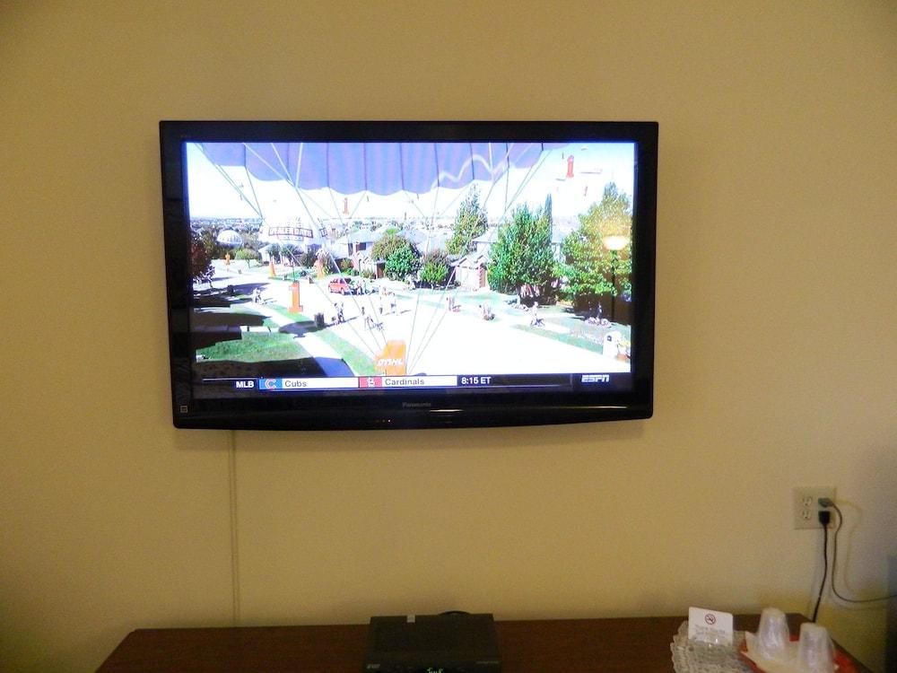 Twin Oaks Motel photo 17