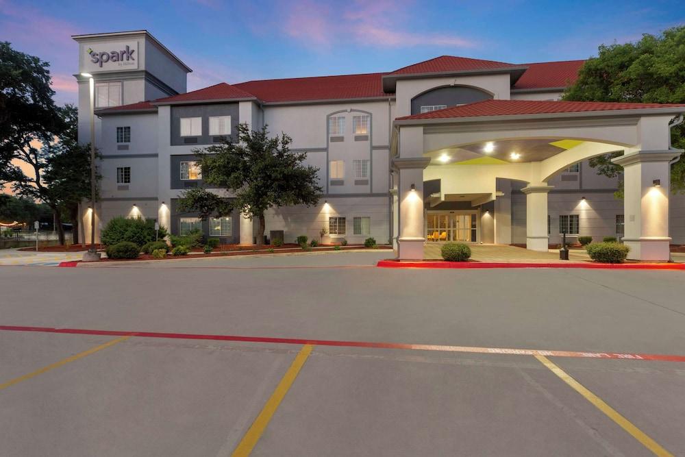 Spark by Hilton San Antonio Dominion photo 28