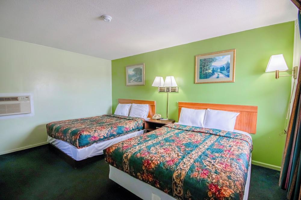 OYO Travelier Motel photo 64