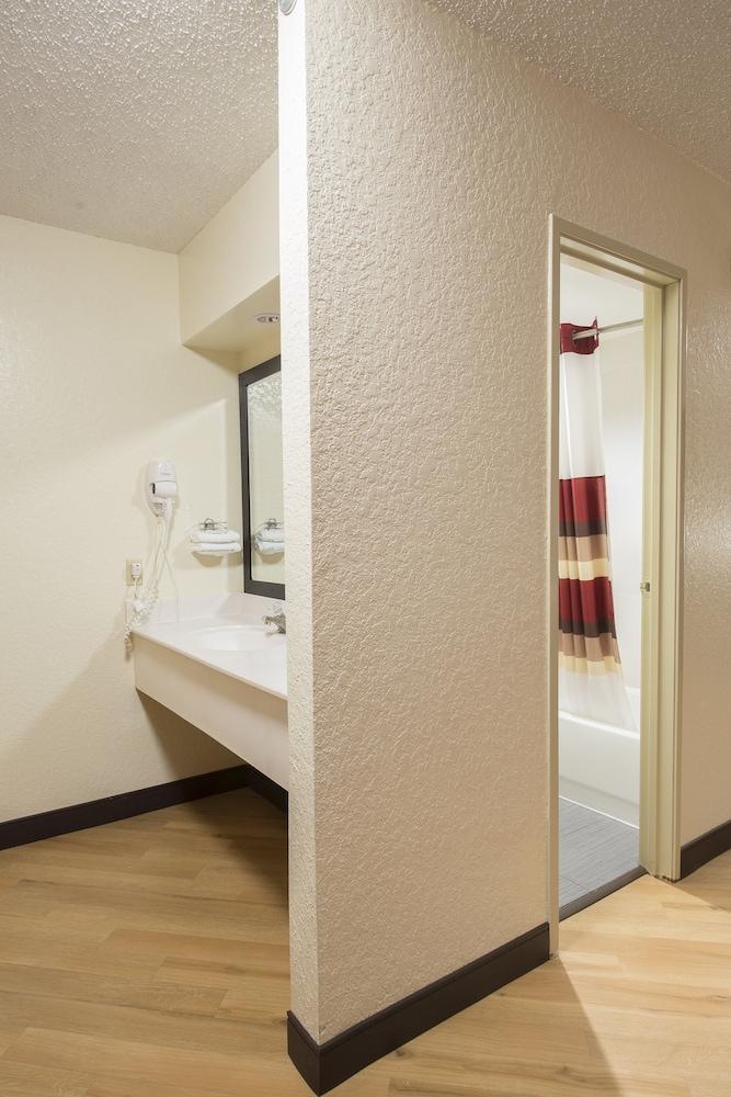 Red Roof Inn Houston - Brookhollow photo 11
