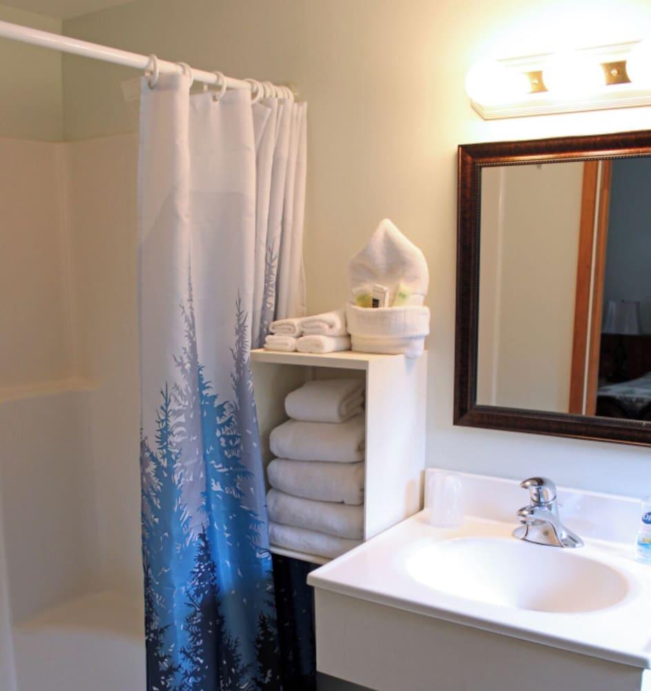 Luzerne Court Motel photo 3