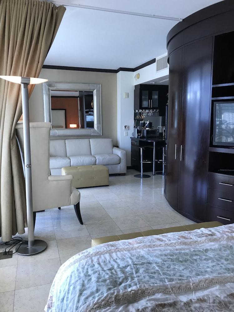 De Soleil Hotel on Ocean Drive photo 24