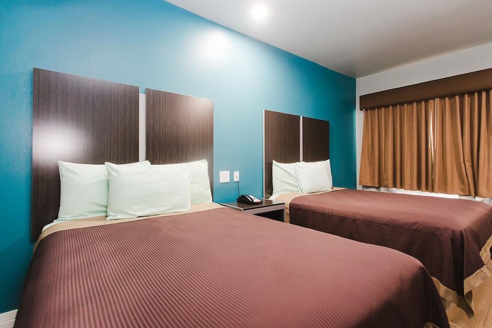 Econo Lodge Inn & Suites Channelview - Houston East photo 9