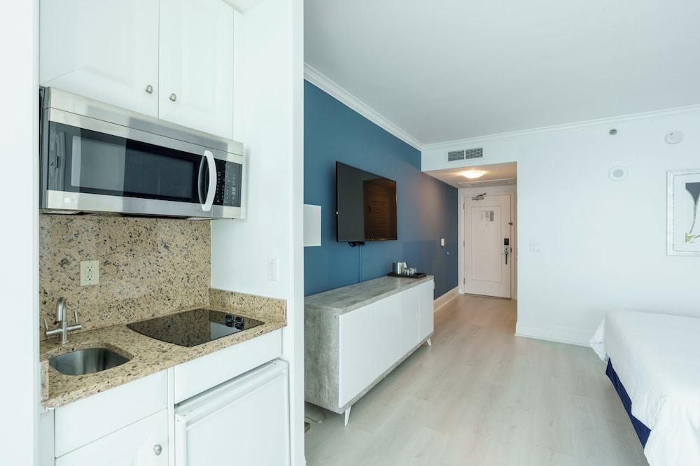 Residences at Fontainebleau Miami photo 10