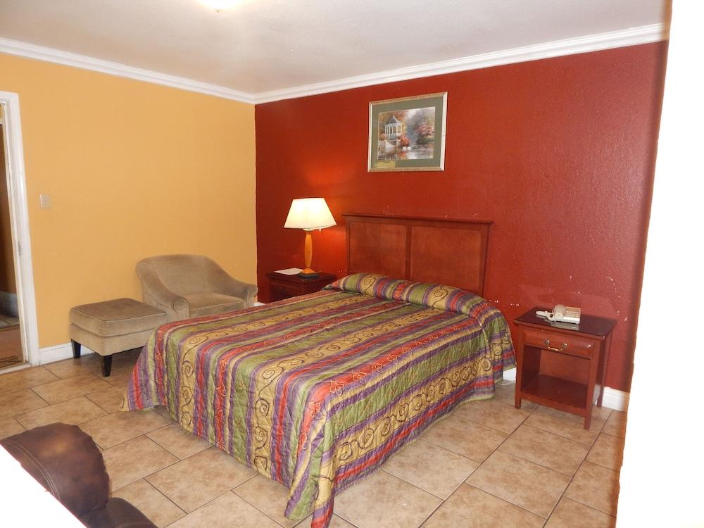 M B Motor Inn photo 4