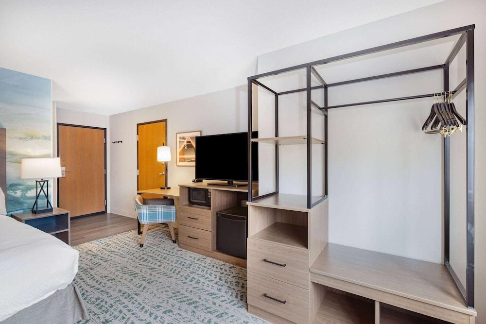 AmericInn by Wyndham Duluth South Black Woods Event Center photo 6