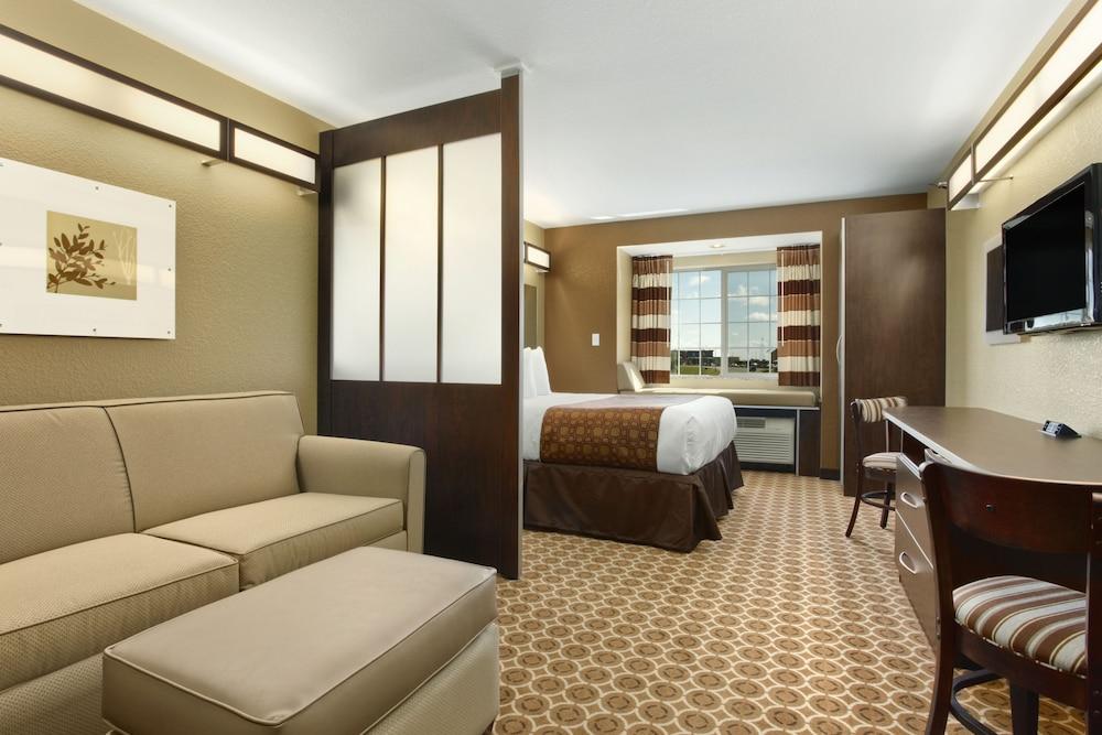 Microtel Inn & Suites by Wyndham Dickinson photo 11