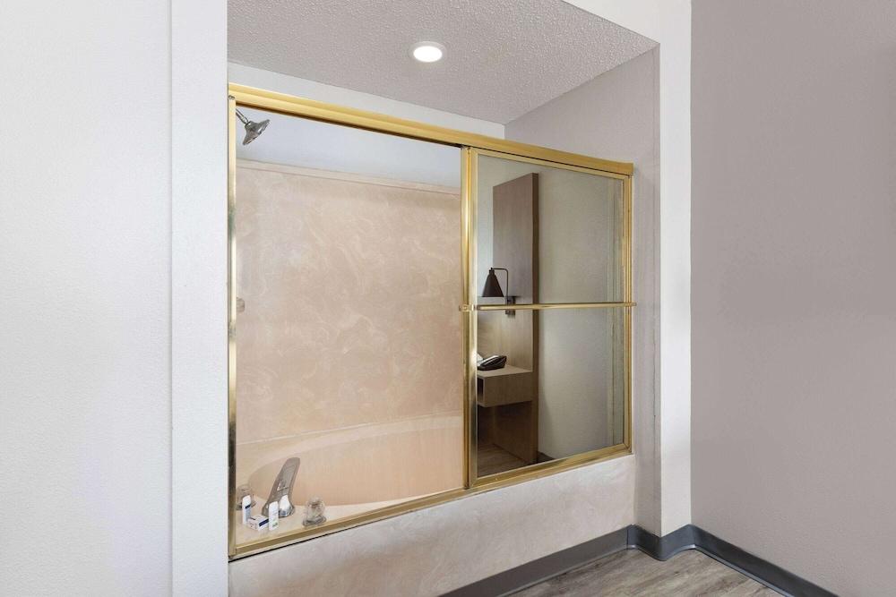 MainStay Suites Decatur River City photo 19