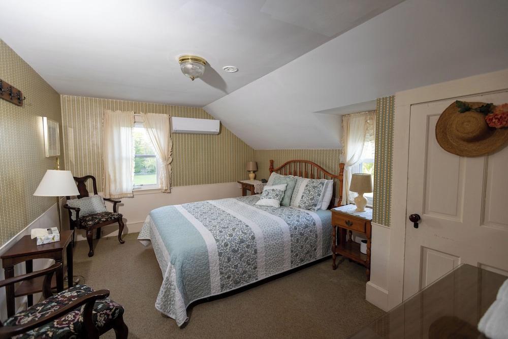 Blue Bear Inn photo 36