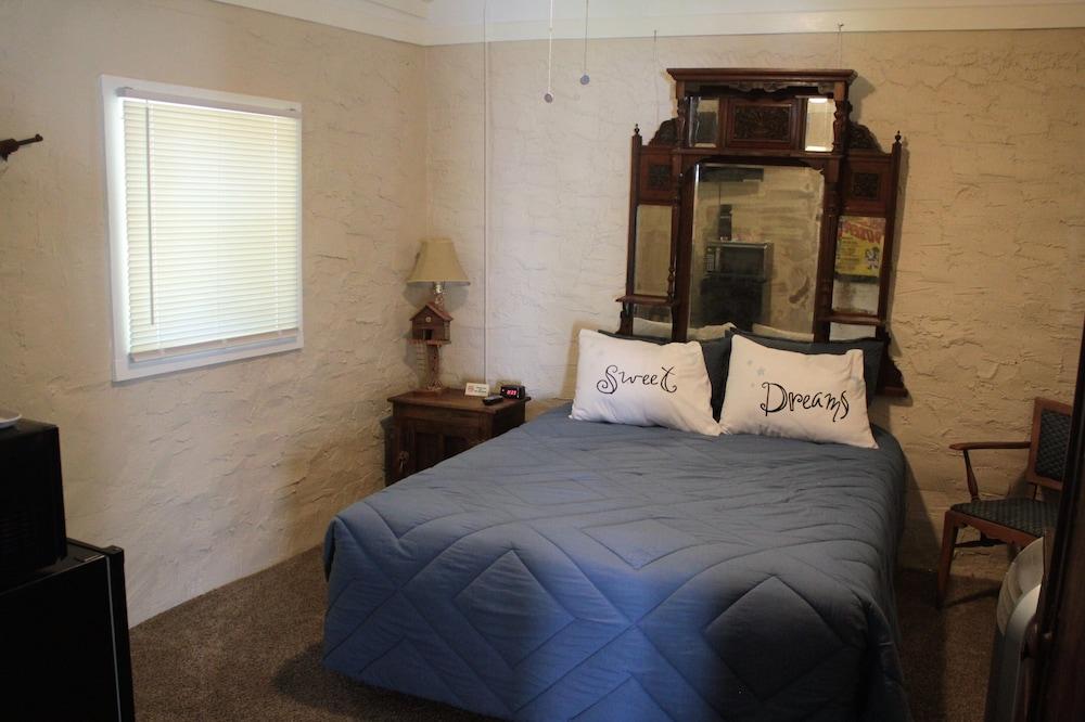 Shep's Miners Inn photo 31