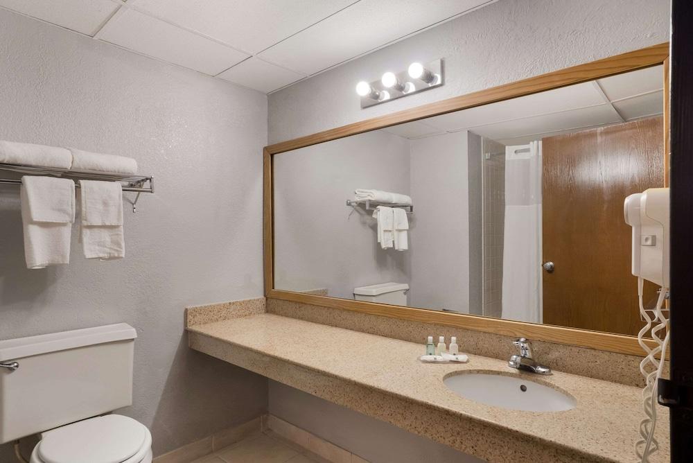 Quality Inn Alice photo 14