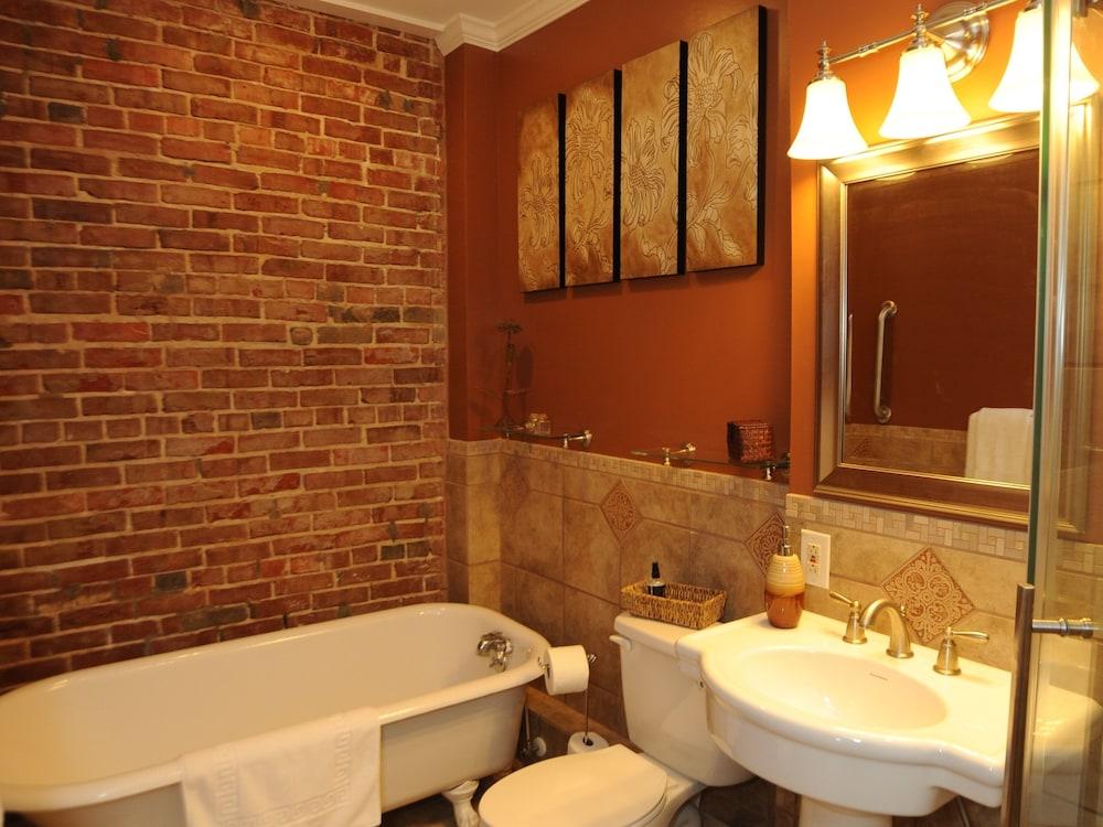 Hamilton House Inn photo 31