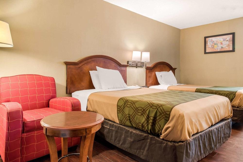 Econo Lodge Holland - Toledo photo 12