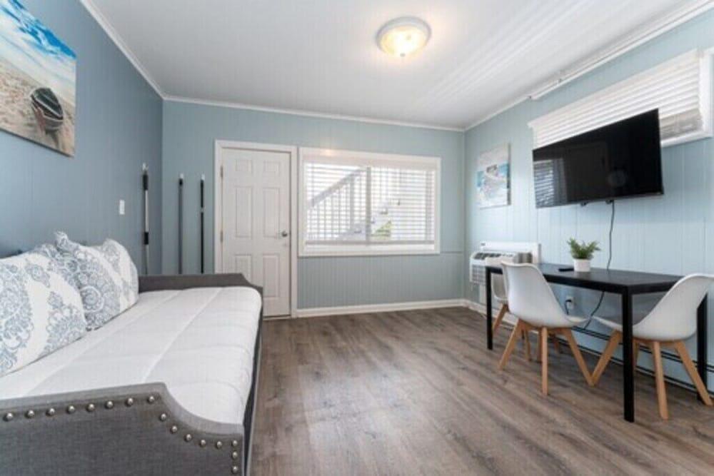Seaside Suites photo 27