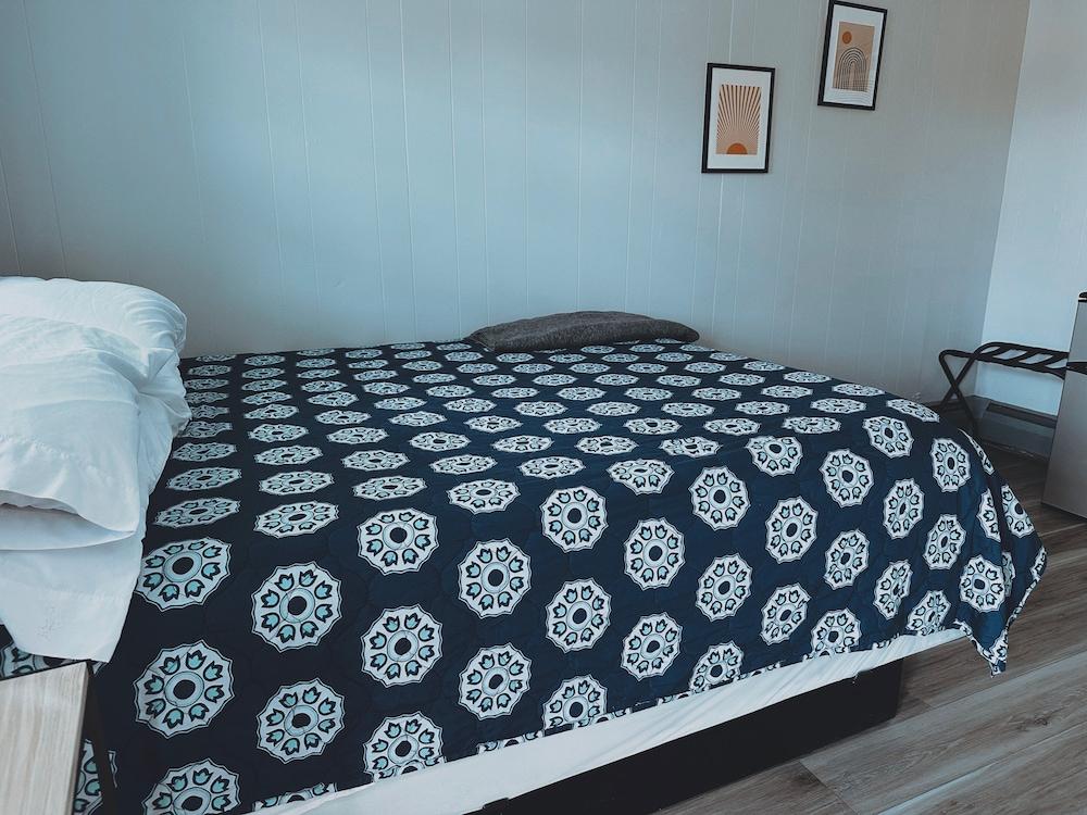 The Springs Motel photo 6