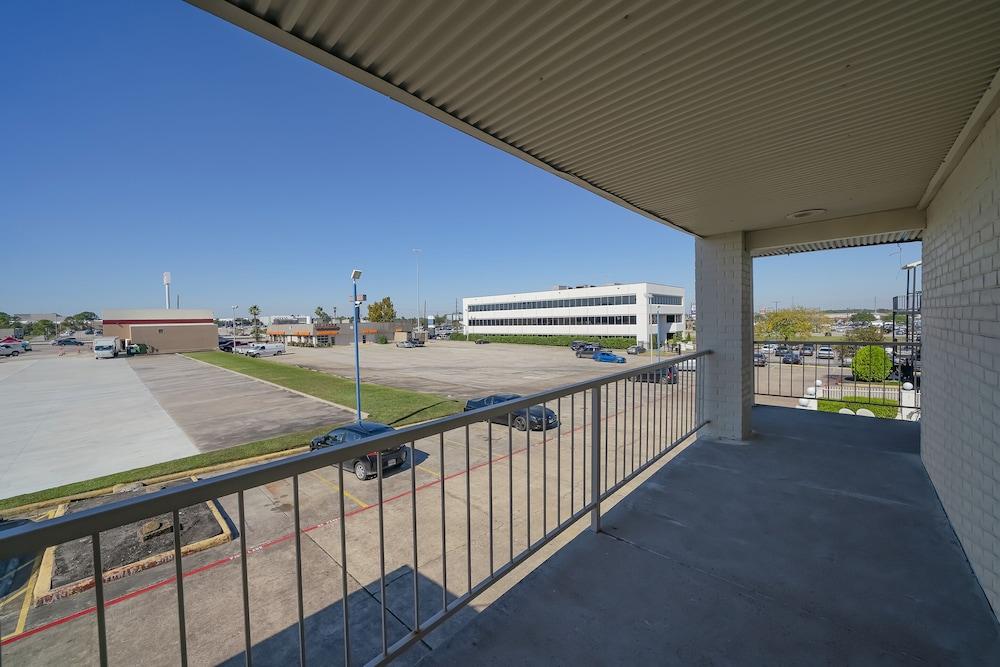 Americas Best Value Inn & Suites Humble photo 12