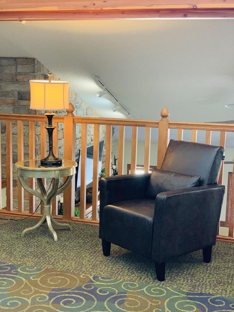 AmericInn by Wyndham Kewanee photo 76
