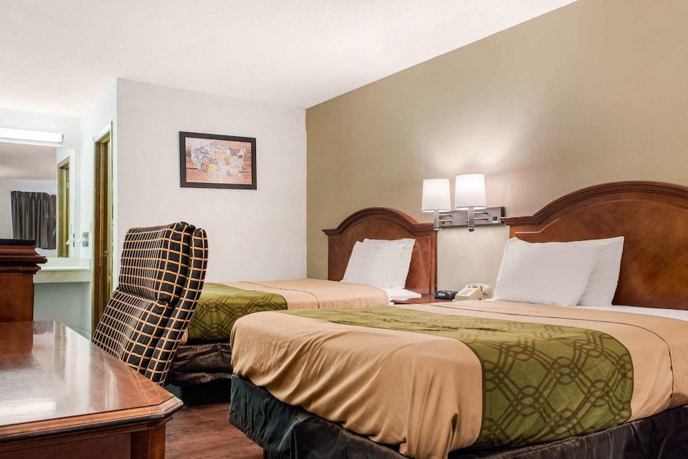 Econo Lodge Holland - Toledo photo 5