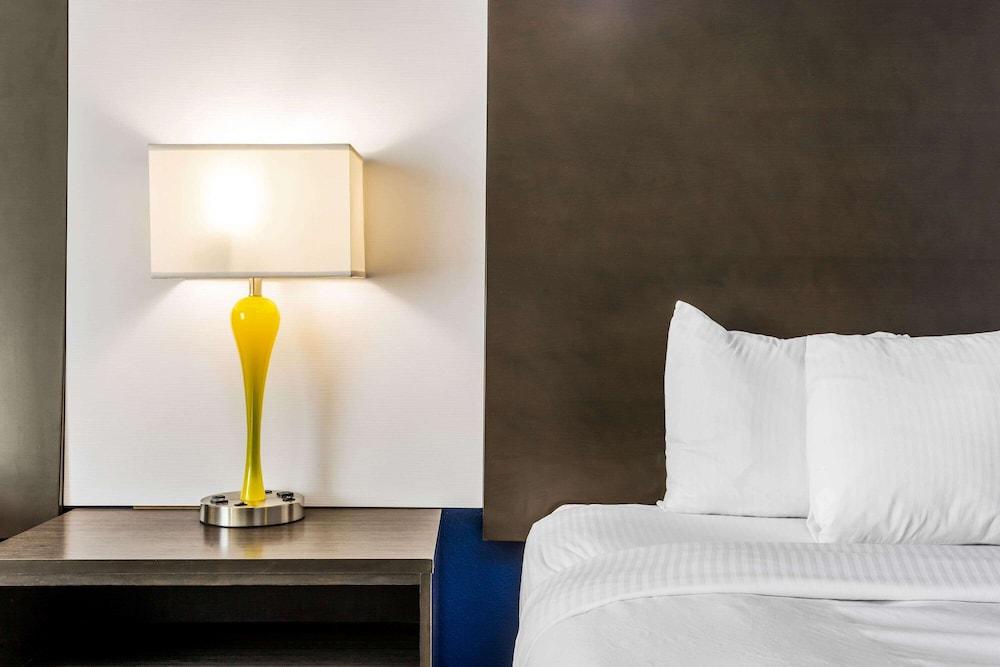 La Quinta Inn & Suites by Wyndham Odessa N. - Sienna Tower photo 8
