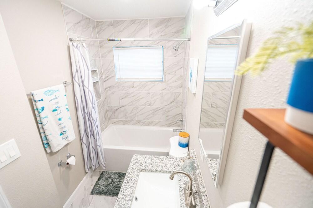 University Serenity Suites 14th photo 26
