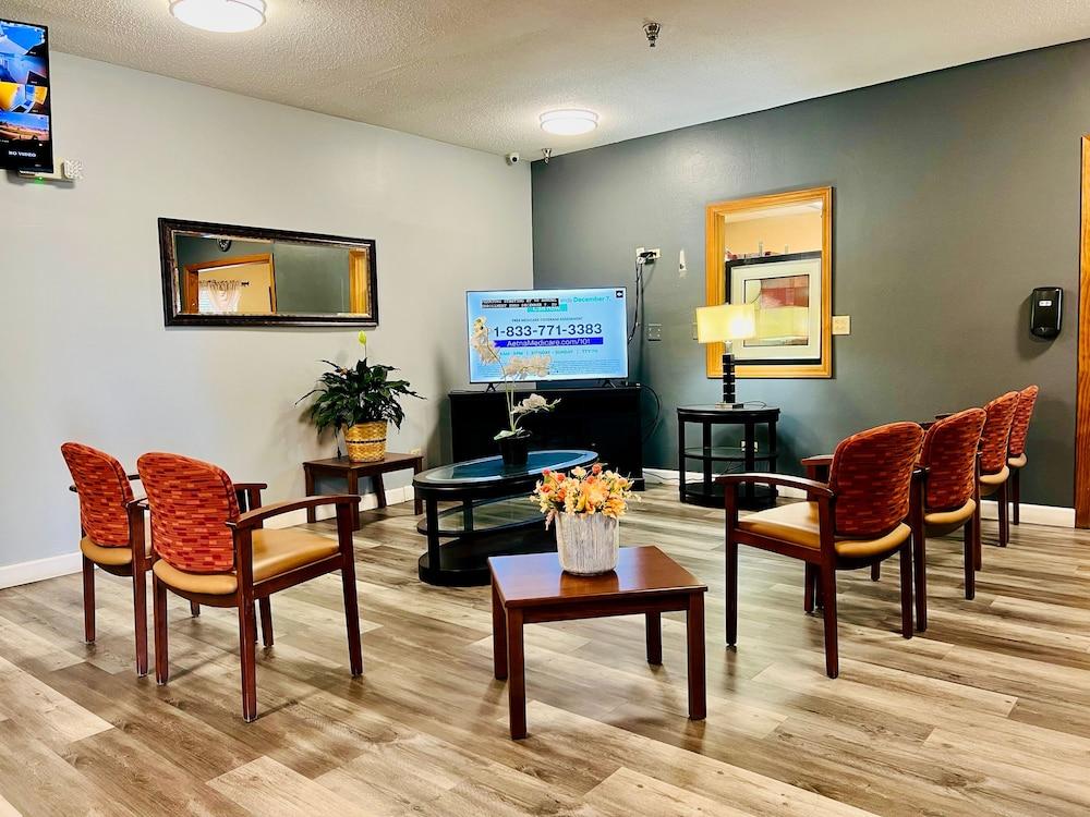 The Best Inn & Suites photo 13