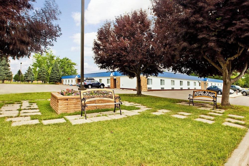 StayInn - Grand Forks photo 1
