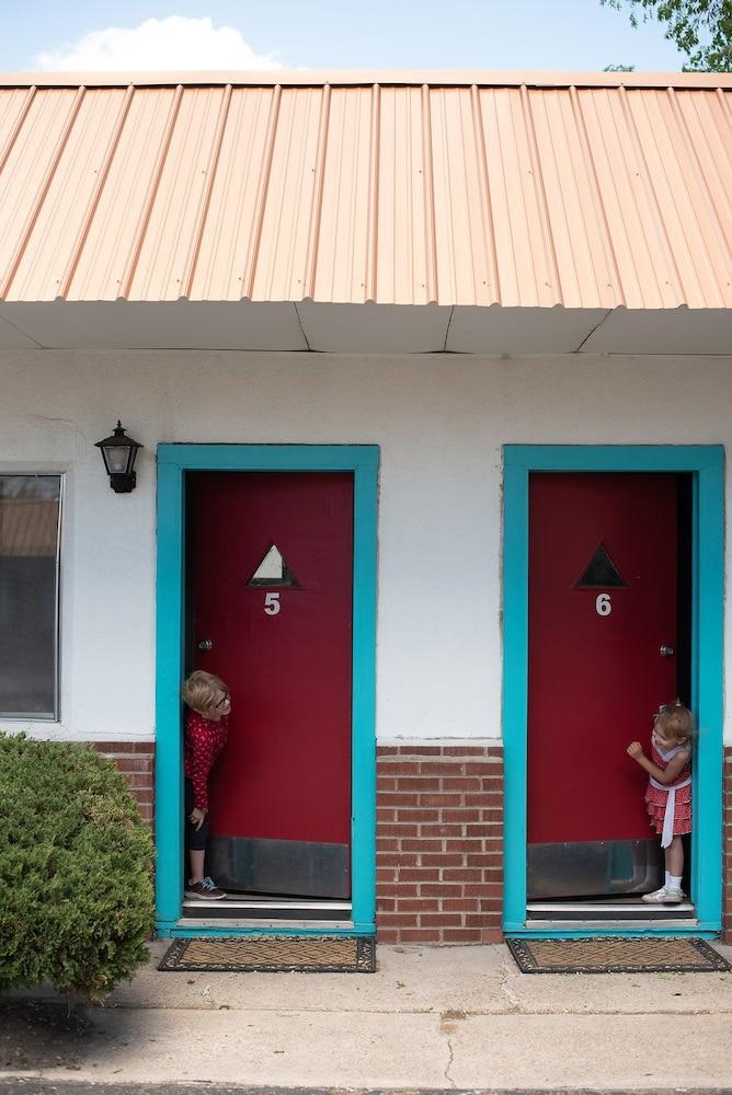 Circle R Motel photo 58