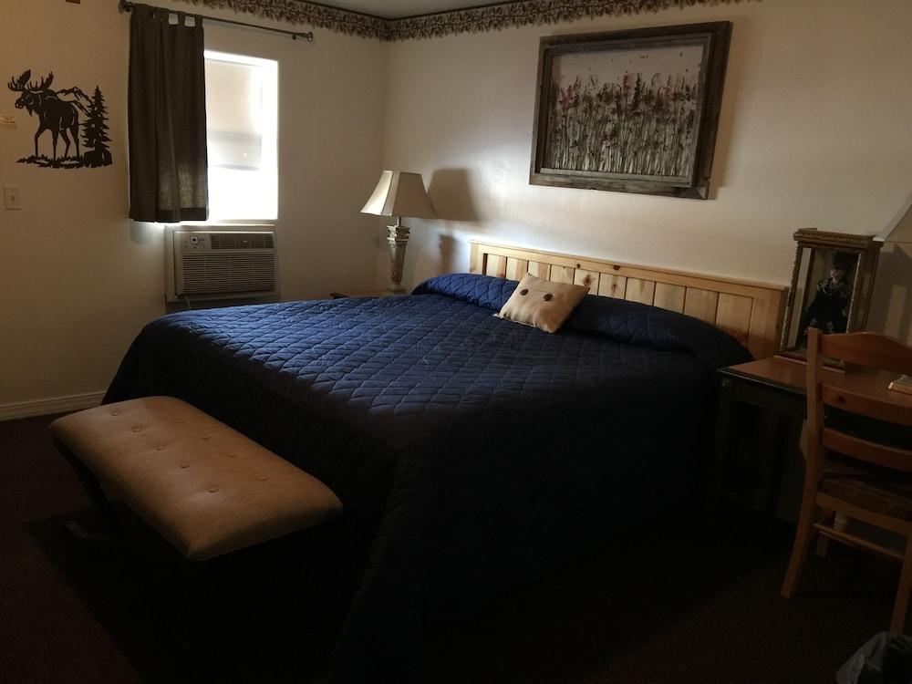 Rustic Inn Motel photo 53