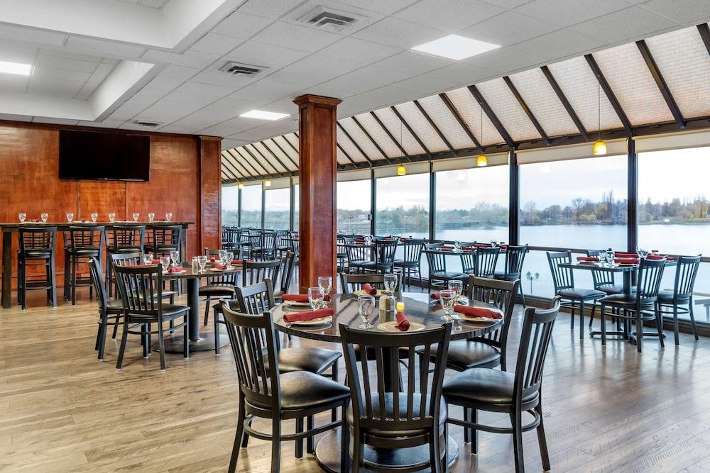Best Western Plus Lake Front Hotel photo 38