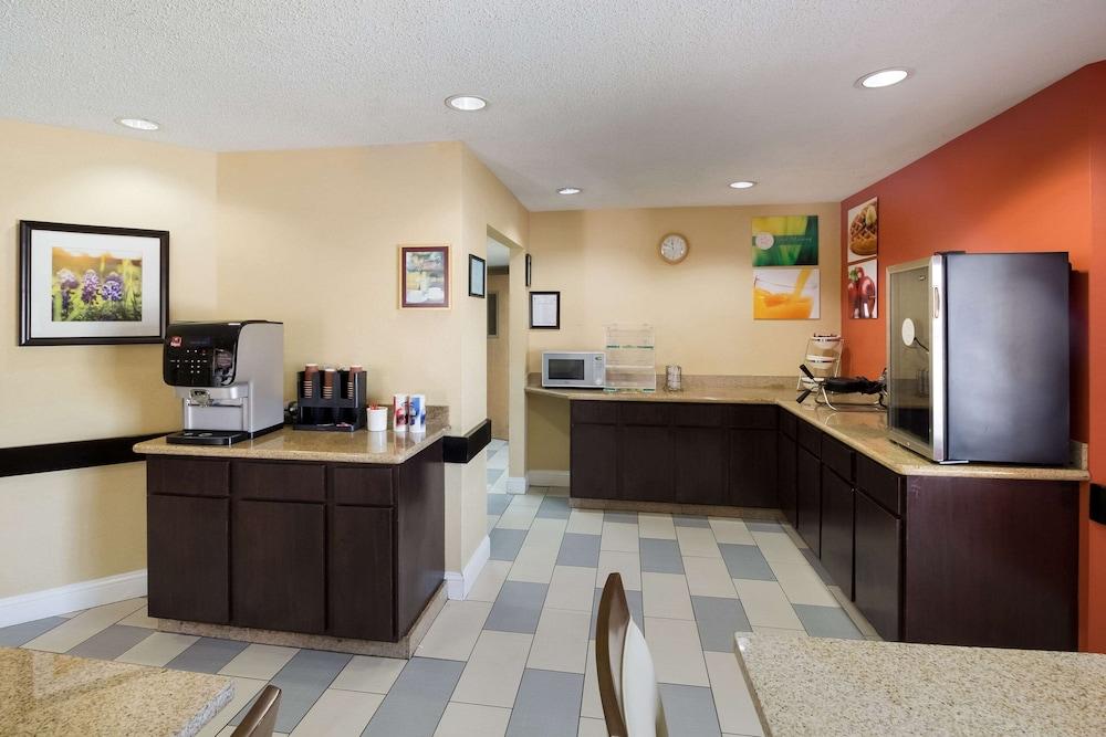 Quality Inn Baytown - Houston East photo 20
