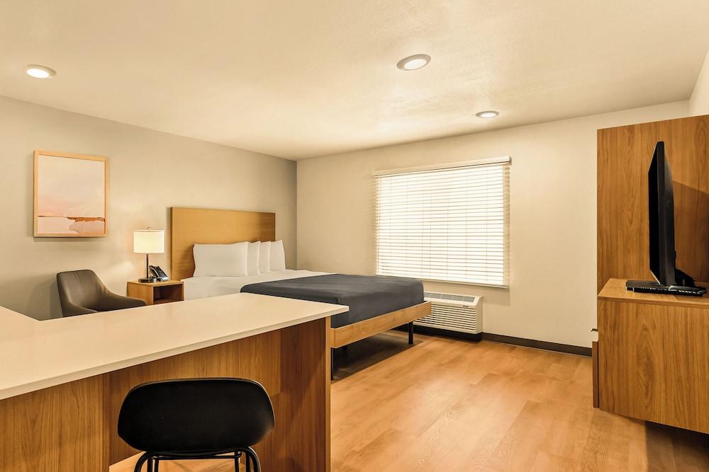 LivAway Suites Phoenix-Glendale photo 16