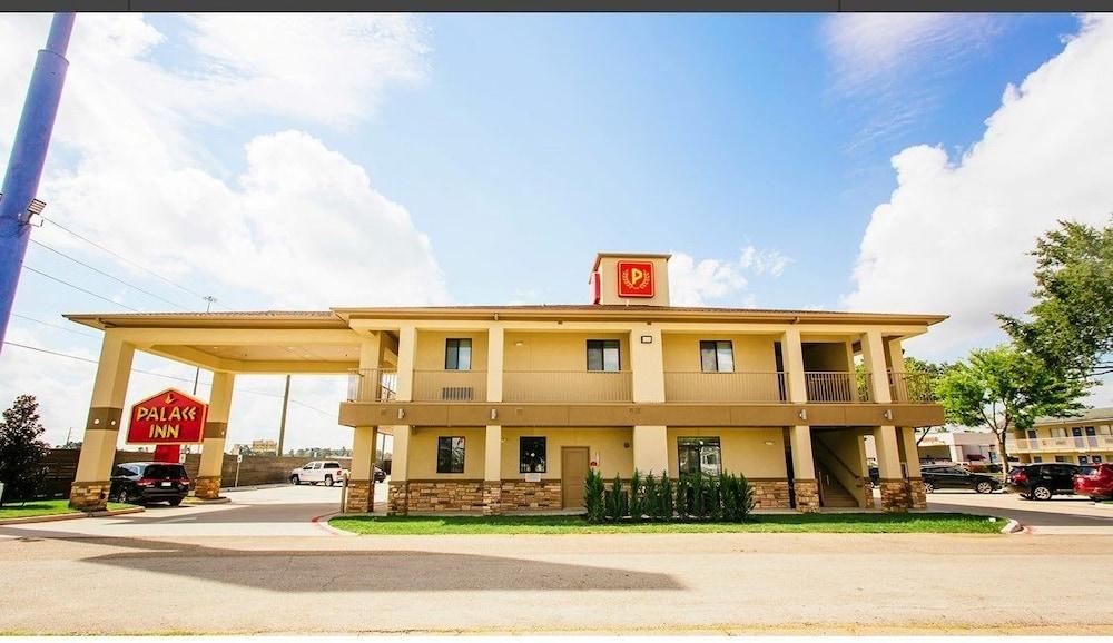 Palace Inn Conroe photo 8