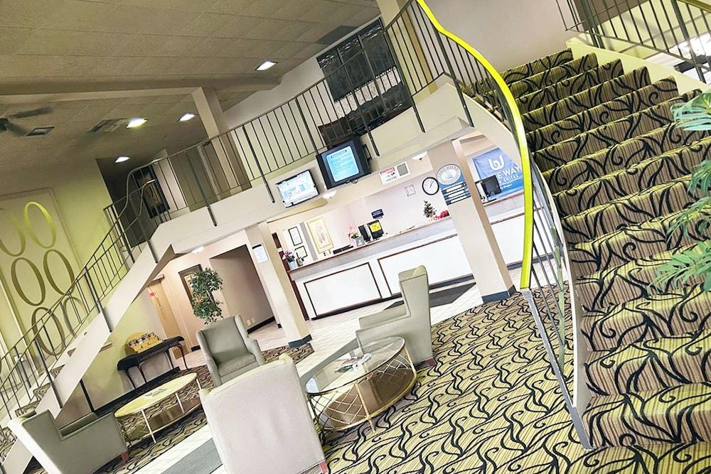 Blue Way Inn & Suites La Crosse photo 21