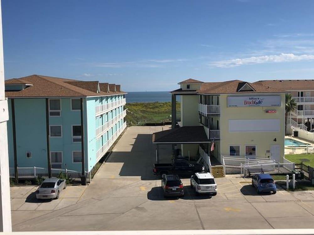 Beachgate CondoSuites and Oceanfront Resort photo 40