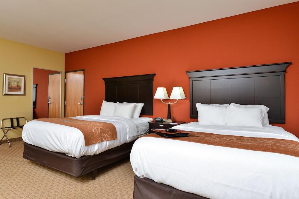 Comfort Suites Salina South photo 18